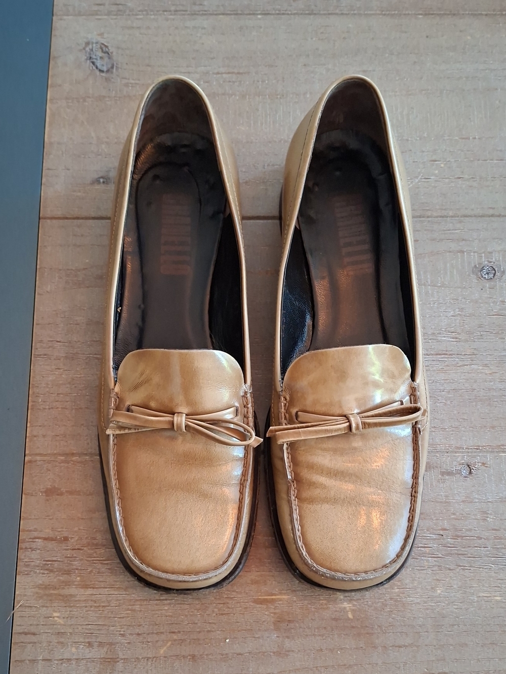 Italian-made Tan Square-toe Bow-detail Classic Neutral Loafers (Size EU 38)